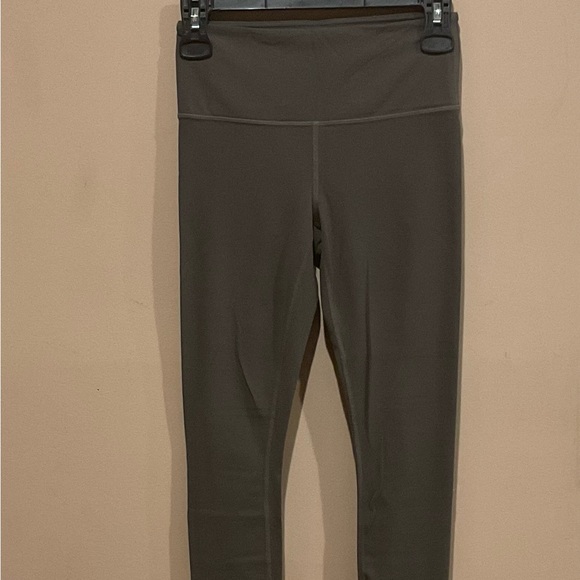 Athleta Elation Capri Legging in Powervita in Arbor Olive, Size XS - Picture 4 of 6